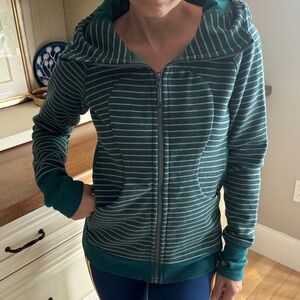 Lululemon sweatshirt